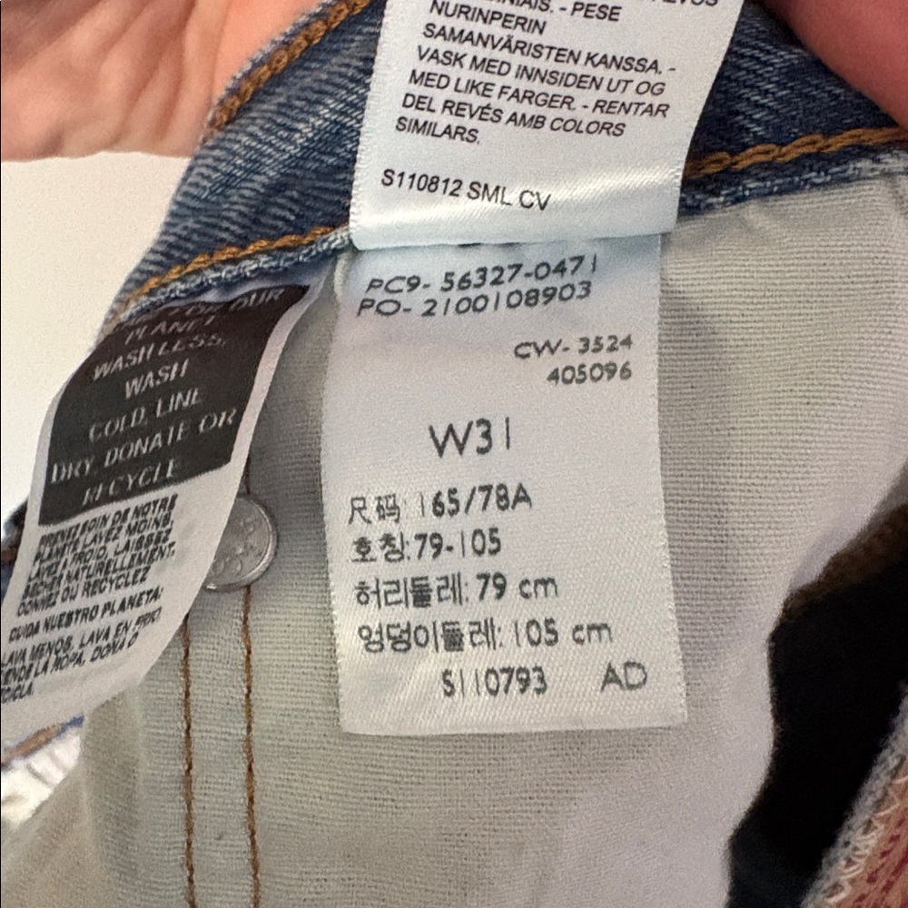 LEVIS 501 Women’s High-Rise Distressed Denim Shorts - Picture 9 of 9